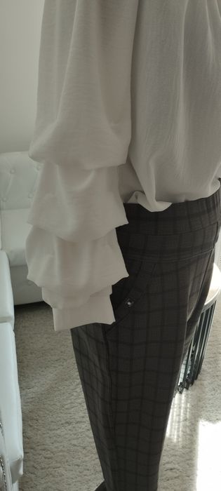 Sprzedam spodnie w kratkę włoskiej produkcji . Polecam !