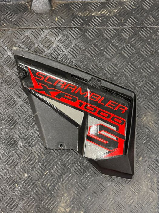 Plastik boczny prawy scrambler 1000s xp