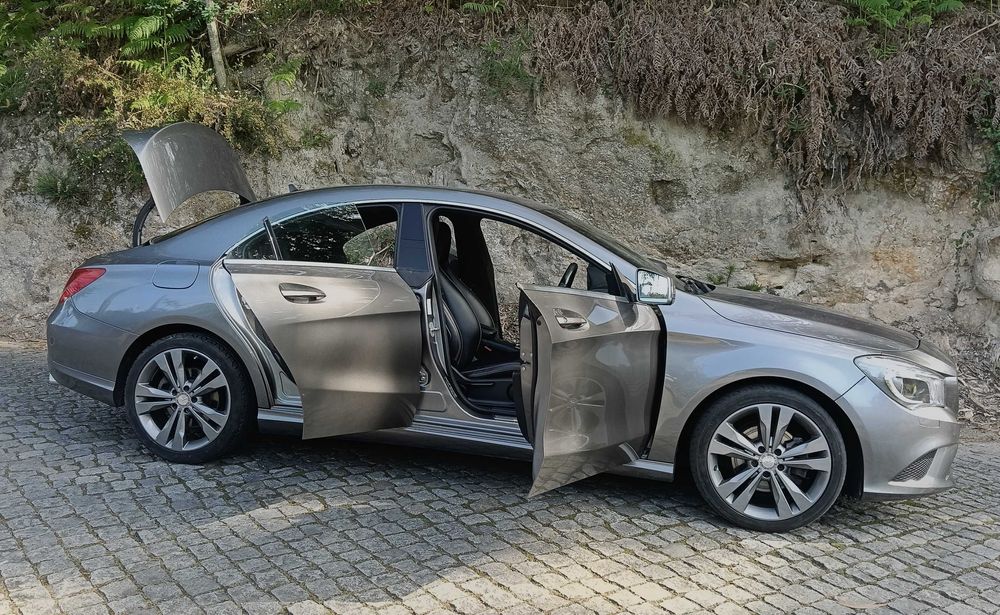 Mercedes CLA 180 impecável