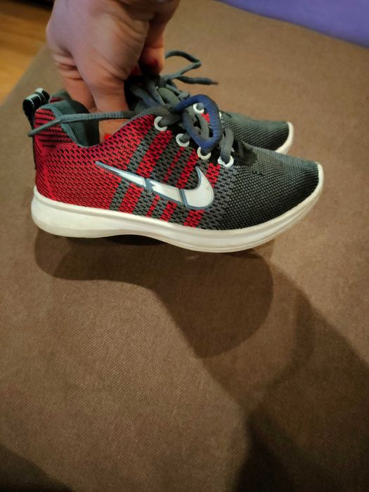 Кроссовки на мальчика.