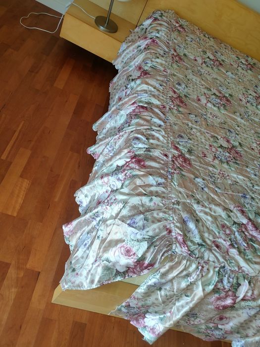 Colcha cama casal antiga.