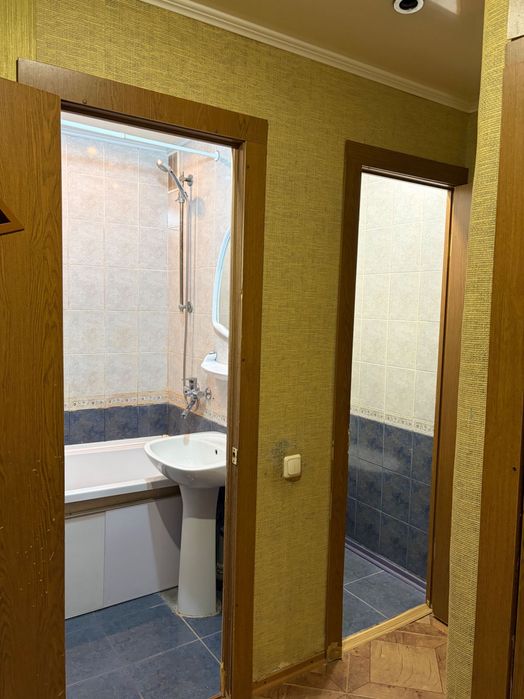 Продам простору 3-кімнатну квартиру в Центрально-Міському районі, проспект Миру 4