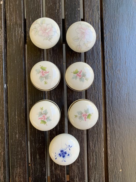 7 Puxadores de porcelana antigos com flores
