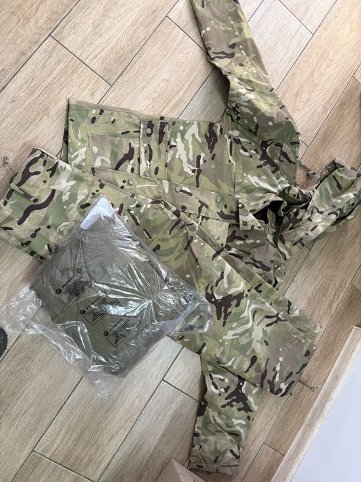 Волого захисний костюм