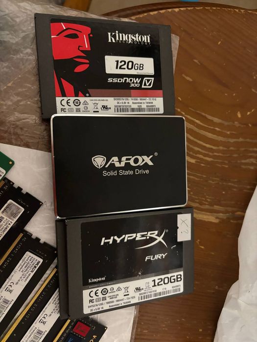 Розпродаж комплектуючих для ПК  SSD HDD монітор