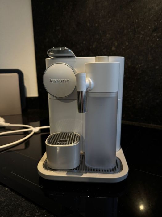 Maquina Nespresso DeLonghi Gran Lattissima