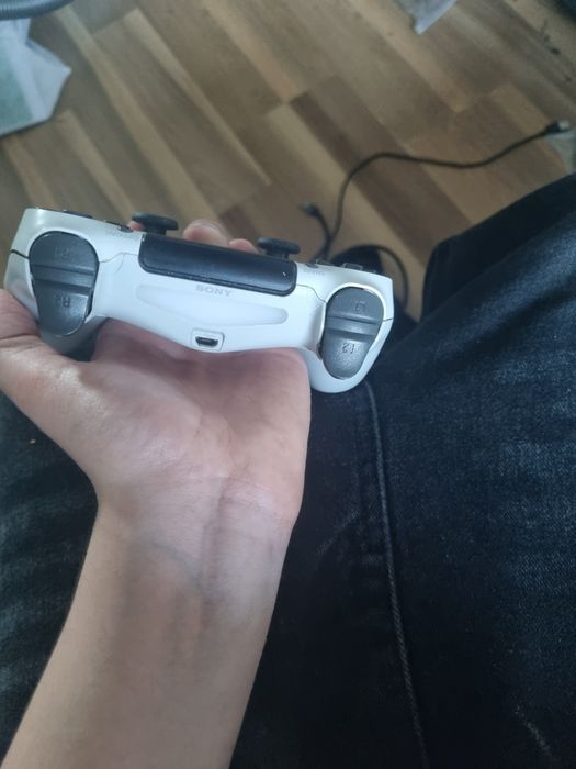 Cześć, sprzedam pada ps4