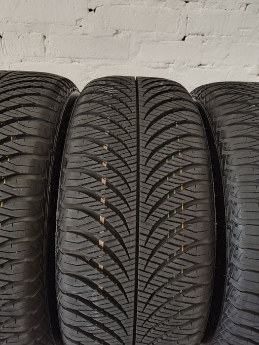 НОВІ  ШИНИ 215/55 17 Goodyear  всезезон