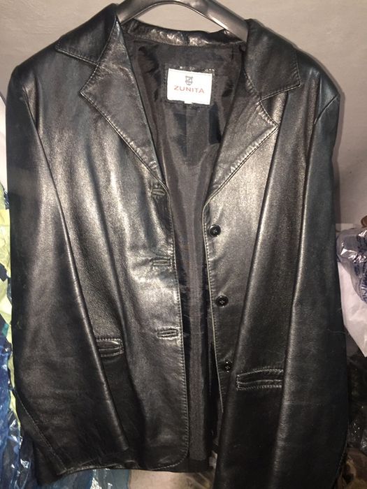 20€ casaco couro preto de mulher