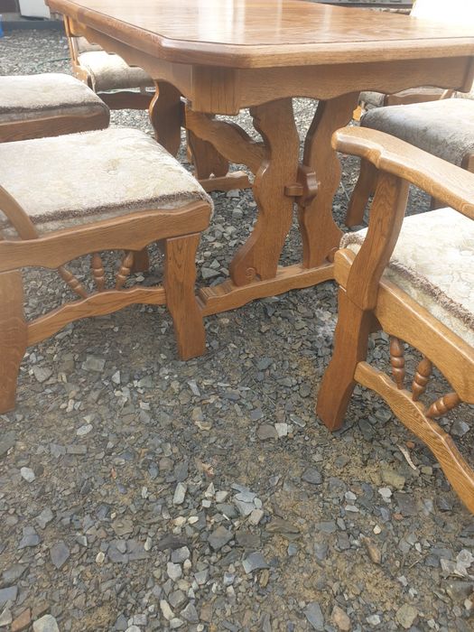 Stół dębowy z krzesłami