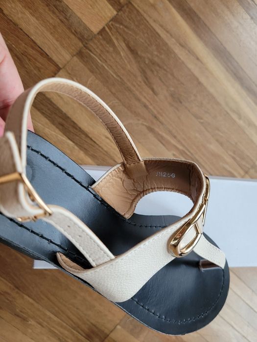 Sandały damskie beżowe rozmiar.38 płaski obcas