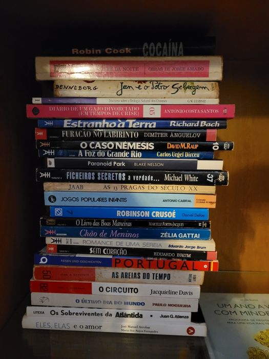 1000 livros. Tenho Facebook Alfarrabista Marinha GRANDE