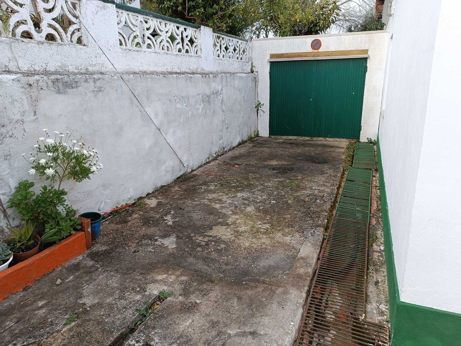 Moradia T3 Malveira lote 250m2, garagem, jardim e terraço