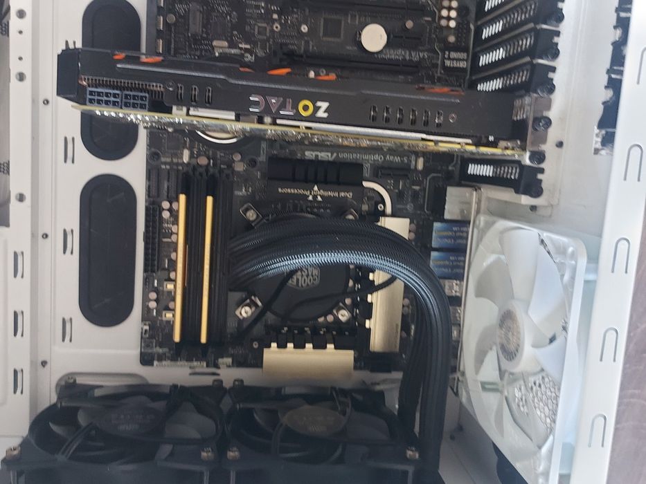 Komputer stacjonarny i7 chłodzony ciecza/SSD 500GB