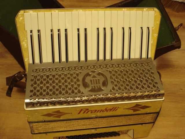 Akordeon Pirandelli 60 basów