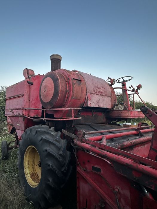 Комбайн  Massey Ferguson з документами