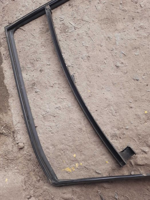 Направляюча Резинки ущільнювачі скла задніх правих дверей Кемрі 40