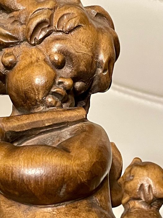 Путти деревʼяний.