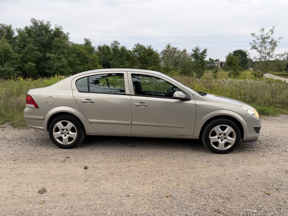 Opel Astra Sedan 1.6 Benzyna | 2008 | 291 800 km