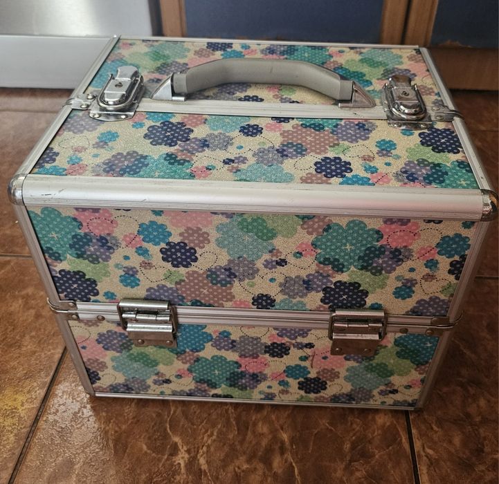 Kuferek na akcesoria