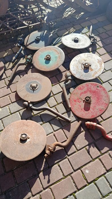 Відрізані колеса до плуга