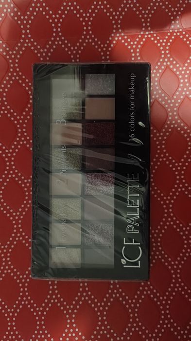 Палетка тіней для очей LCF