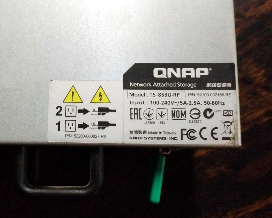 NAS QNAP TS-853U-RP de 8 baías SATA 3.5"