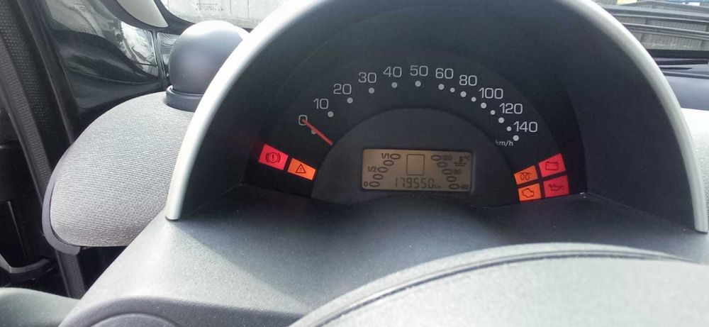 Smart fortwo, 2004, 179.000km. Motivo da venda: mudança de país.