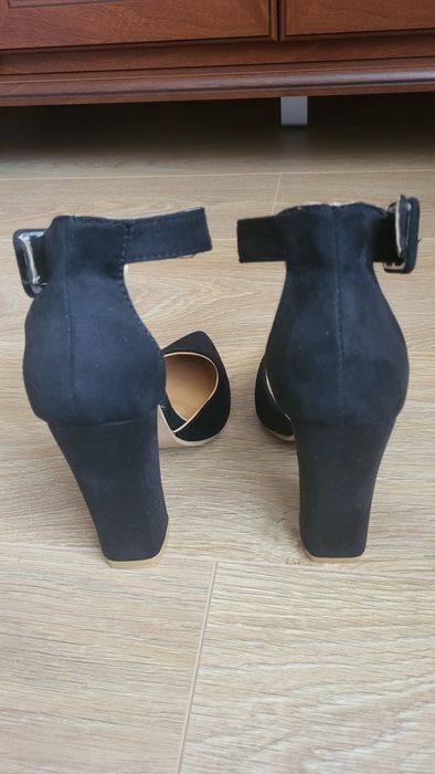 Босоніжки жіночі