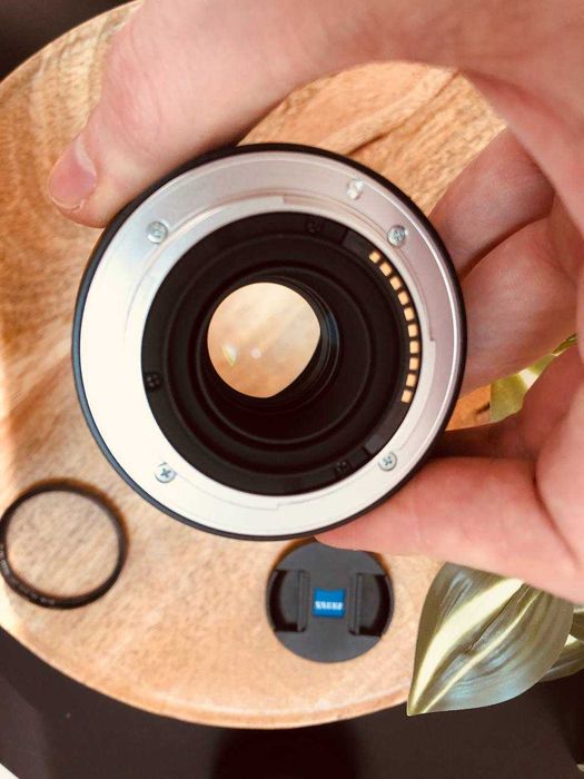 Обєктив Carl Zeiss Touit Planar 32mm f/1.8