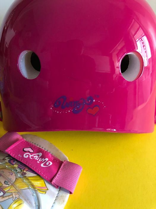 Conjunto de capacete e protetores de cotovelo e joelhos Novos