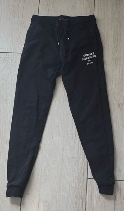 Spodnie dresowe Tommy Hilfiger rozm. 164 cm