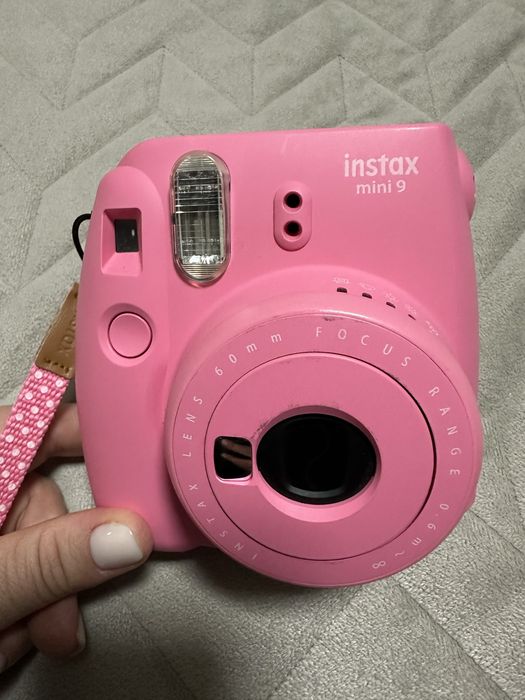 Instax mini 9 ……………..……