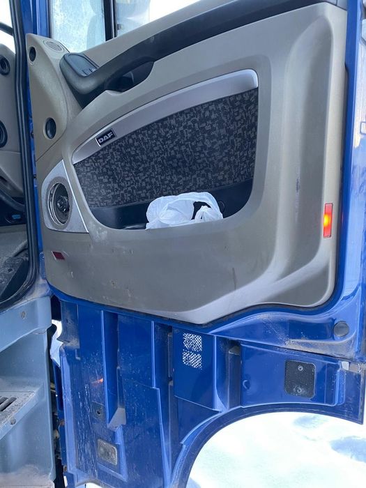 Авто DAF XF 105460 -2008   грузовой контейнеровоз - зерновоз
