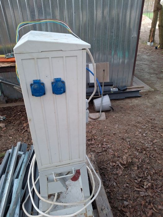Skrzynka elektryczna budowlana