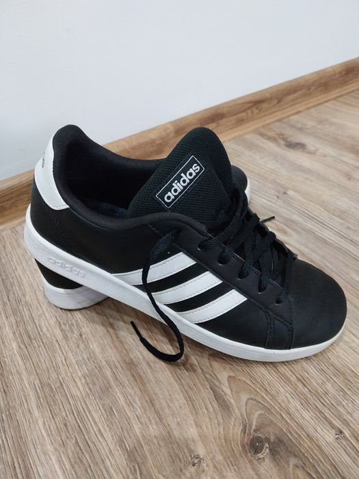 Buty sportowe młodzieżowe  adidas