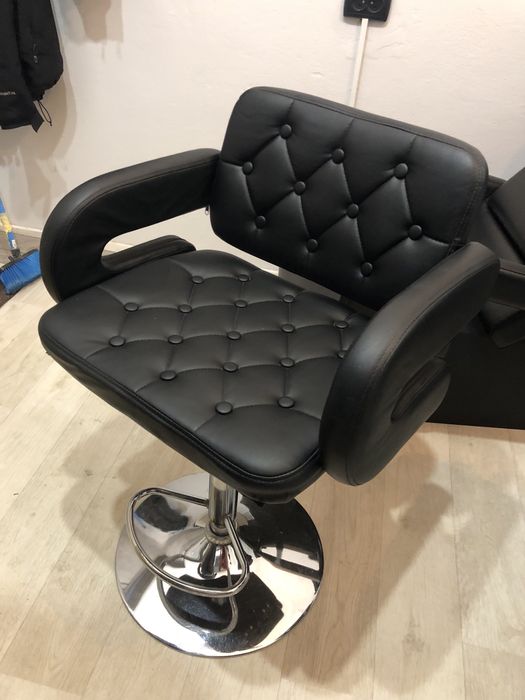 Продам парикмахерское кресло