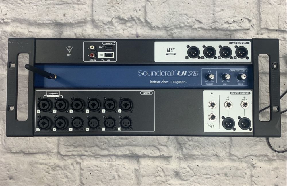 Mesa digital Soundcraft Ui16 — 400 €
