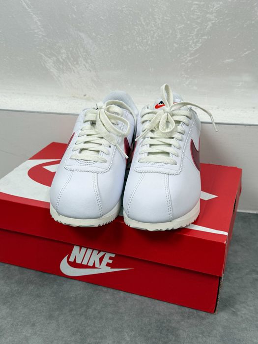 Damskie buty Nike sportswear cortez biało burgundowe DN 1791