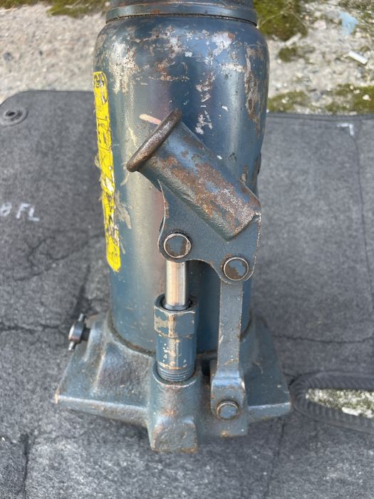 автомобільний домкрат вантажний 5-20тон