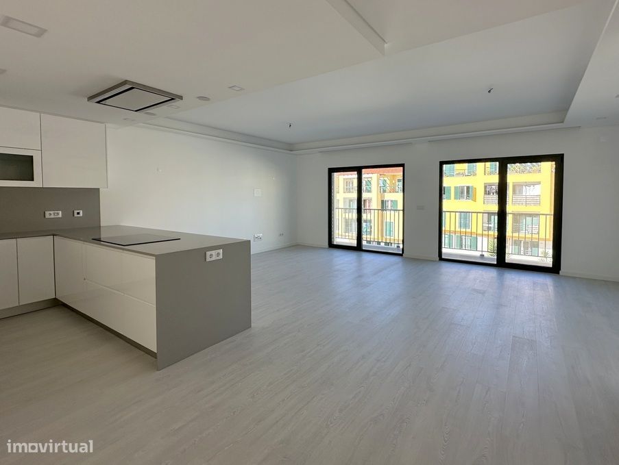 Apartamento T3 com Varanda Vista Mar e Parqueamento na Ericeira