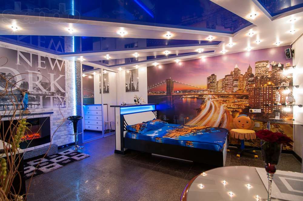 2 комнатная - 5 спальных мест - смежная с камином начало Троещины!