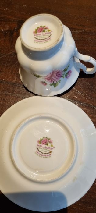 Chávenas decorativas em porcelana