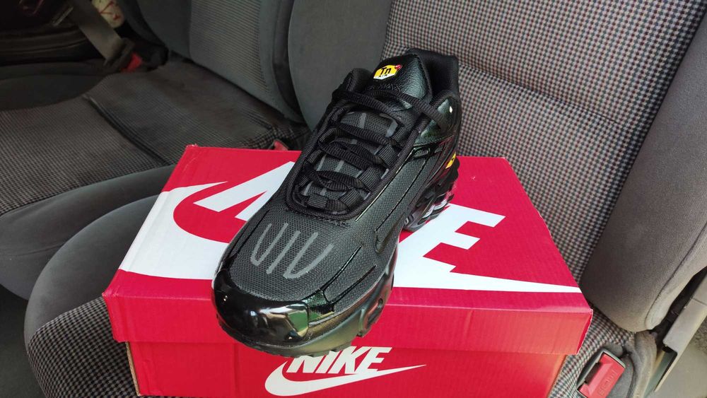Czarne buty nike tn plus nowe.