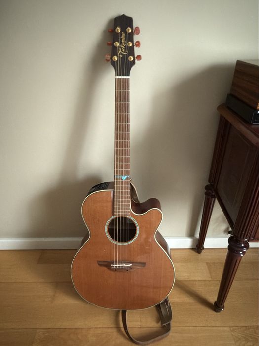 Guitarra acustica Takamine