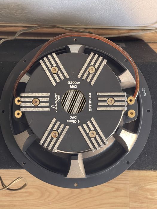 Subwoofer e amplificador marca lanzar