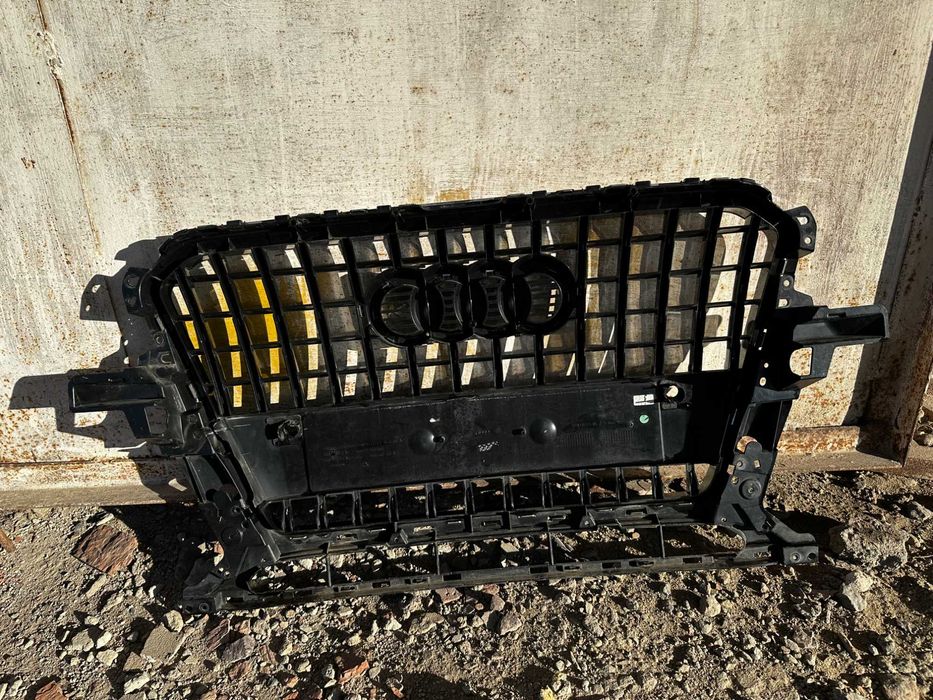 Решітка радіатора Audi Q5 8R 13-17 емблема 8R0853651S оригінал