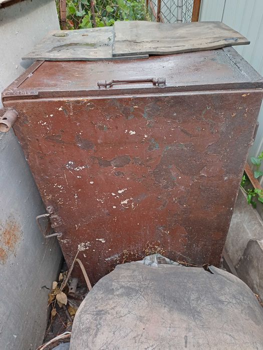 ящик железный большой