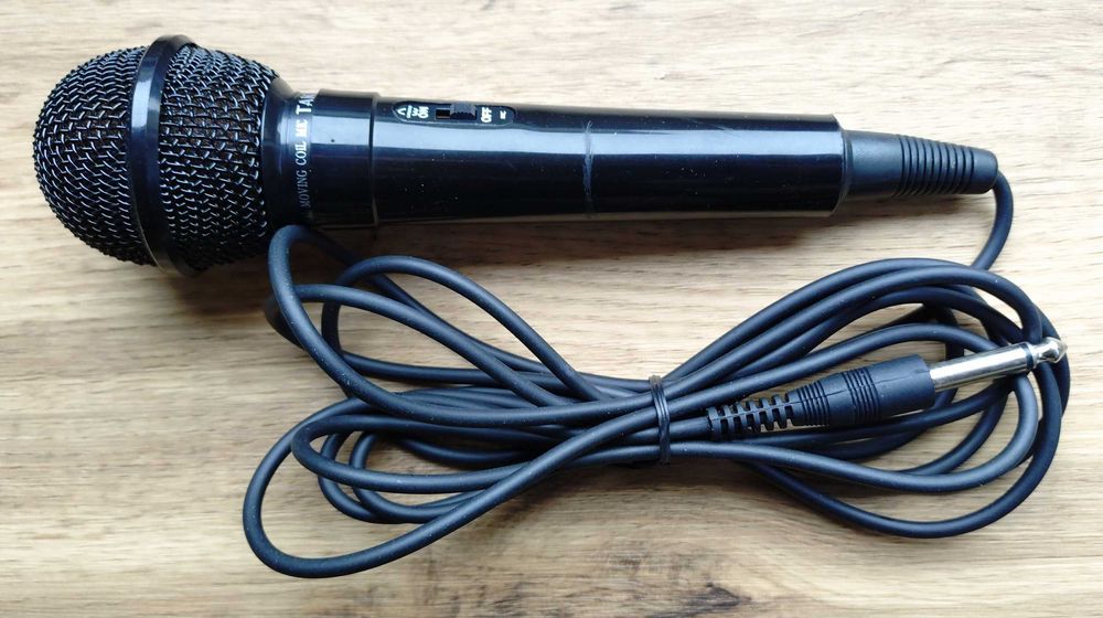 Dynamiczny mikrofon przewodowy TAKY UDM-606 do śpiewania, karaoke