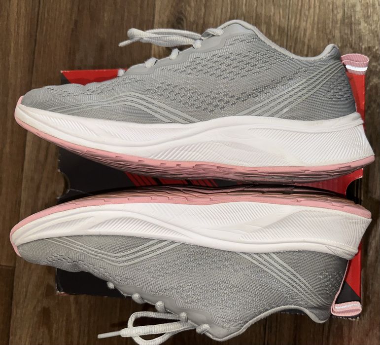 Кросівки Skechers для дівчинки р. 37